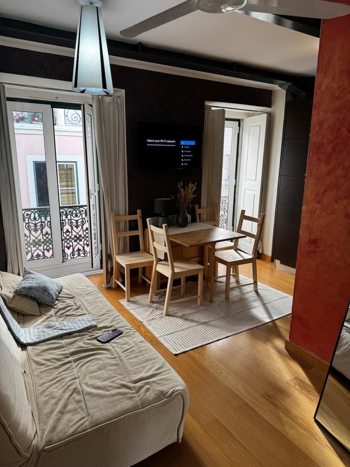 Cozy In The Center *